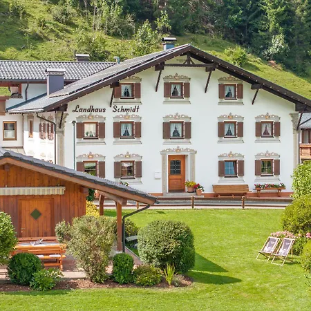 Schmidt Apartment *